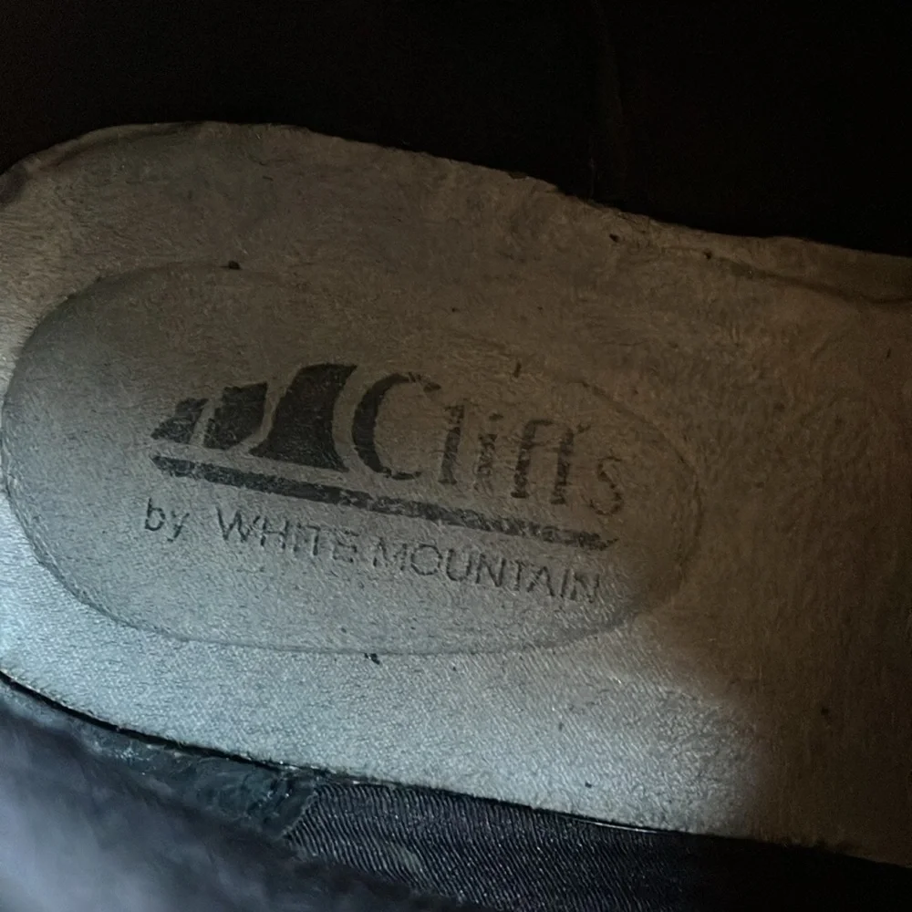 Cliffs by White Mountain Ankle Boots.  Size 9 1/2 M.  Preowned good condition.